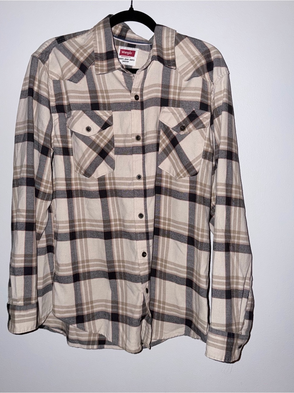 Wrangler Beige and Gray Plaid Button-Up Shirt
